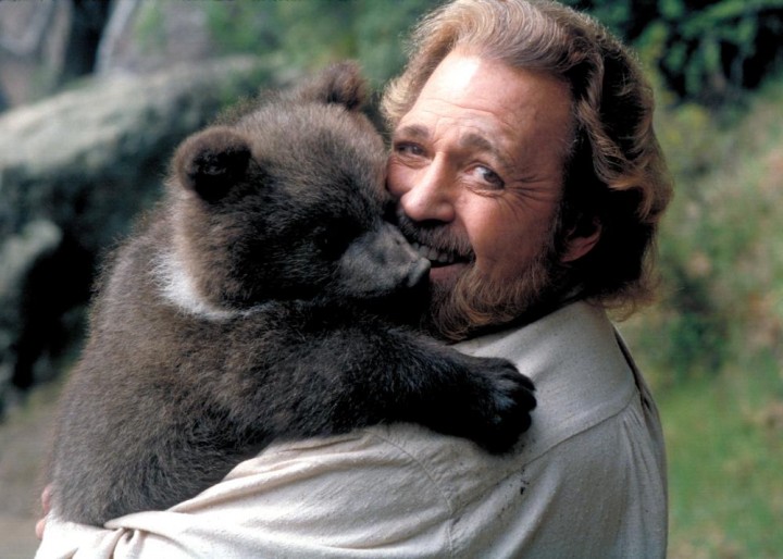 Dan Haggerty and a furry friend on the set of Escape To Grizzly Mountain (2000).